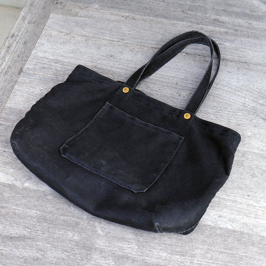 となりのかばんは青い 黒い 一澤信三郎帆布 となりのかばんは青い 黒い 一澤信三郎帆布
