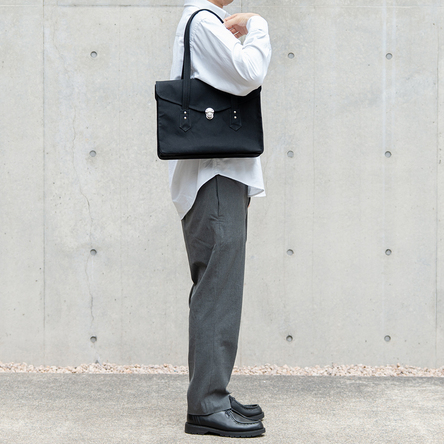黒 / モデル: 175 cm