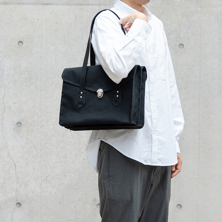 黒 / モデル: 175 cm