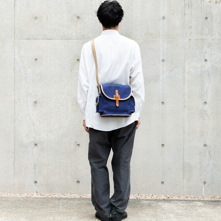 Navy × Beige / model: 180 cm