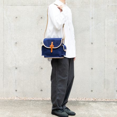 Navy × Beige / model: 180 cm