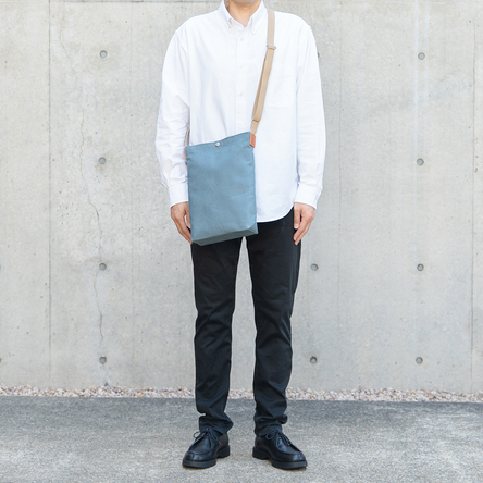 青ねず × ベージュ / モデル: 175 cm