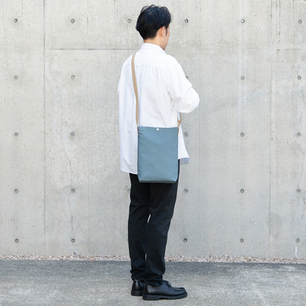 青ねず × ベージュ / モデル: 175 cm