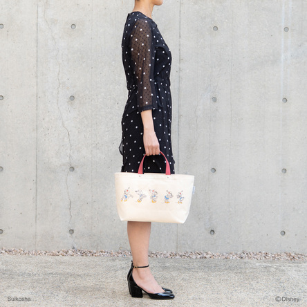 生成り × 黒と赤 / モデル: 165 cm