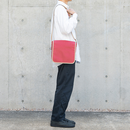 Japanese red × Beige / model: 180 cm