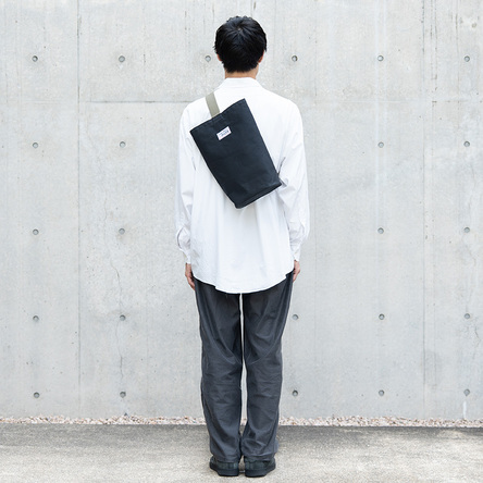 Black × Olive-green / model: 180 cm