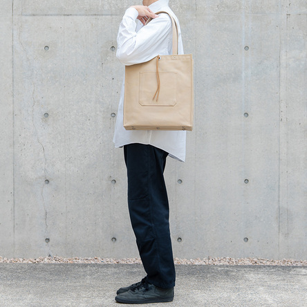 ベージュ / モデル: 180 cm