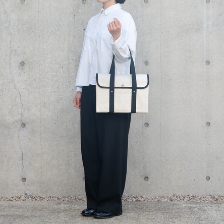 Off-white × Black【Interior: Sarasa】 / model: 160 cm