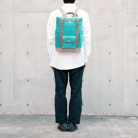 良質な帆布で職人が手作り。生涯使える丈夫で飽きのこない