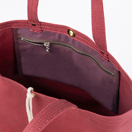 Inner pocket with a zipper